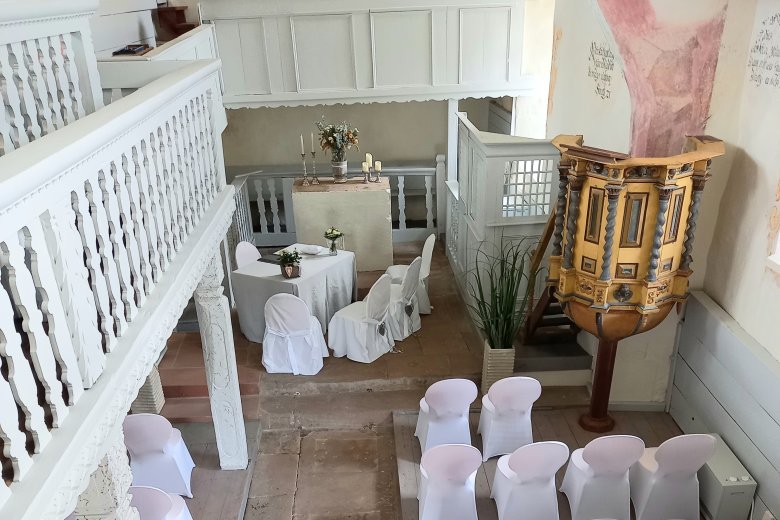 Heiraten in der Alten Kirche in Bürgeln (Denkmal)